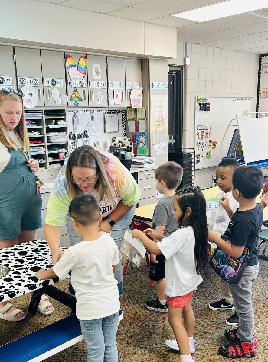 Kinder Kamp 2025 is off and running! 🌟 A perfect time for little learners, families and #shakopeeschools staff to connect before the big first day! 🐾Here’s to new friends, warm welcomes and a confident start to kindergarten! #saberpride