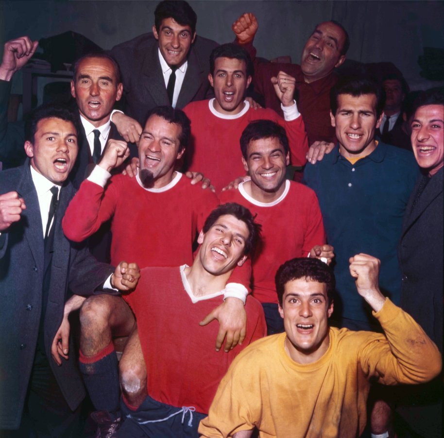 C. A. Independiente (@independiente) on Twitter photo 🏆 El 12 de agosto de 1964 llegaba la primera de siete <a href="/Libertadores/">CONMEBOL Libertadores</a>.
En el camino quedaron Millonarios y Alianza Lima. Remontada ante el Santos de Pelé en el Maracaná y Nacional en la Final.
El Rey de Copas empezaba a escribir la historia más grande de América.
#TodoRojo 🔴 🏆 El 12 de agosto de 1964 llegaba la primera de siete <a href="/Libertadores/">CONMEBOL Libertadores</a>.
En el camino quedaron Millonarios y Alianza Lima. Remontada ante el Santos de Pelé en el Maracaná y Nacional en la Final.
El Rey de Copas empezaba a escribir la historia más grande de América.
#TodoRojo 🔴