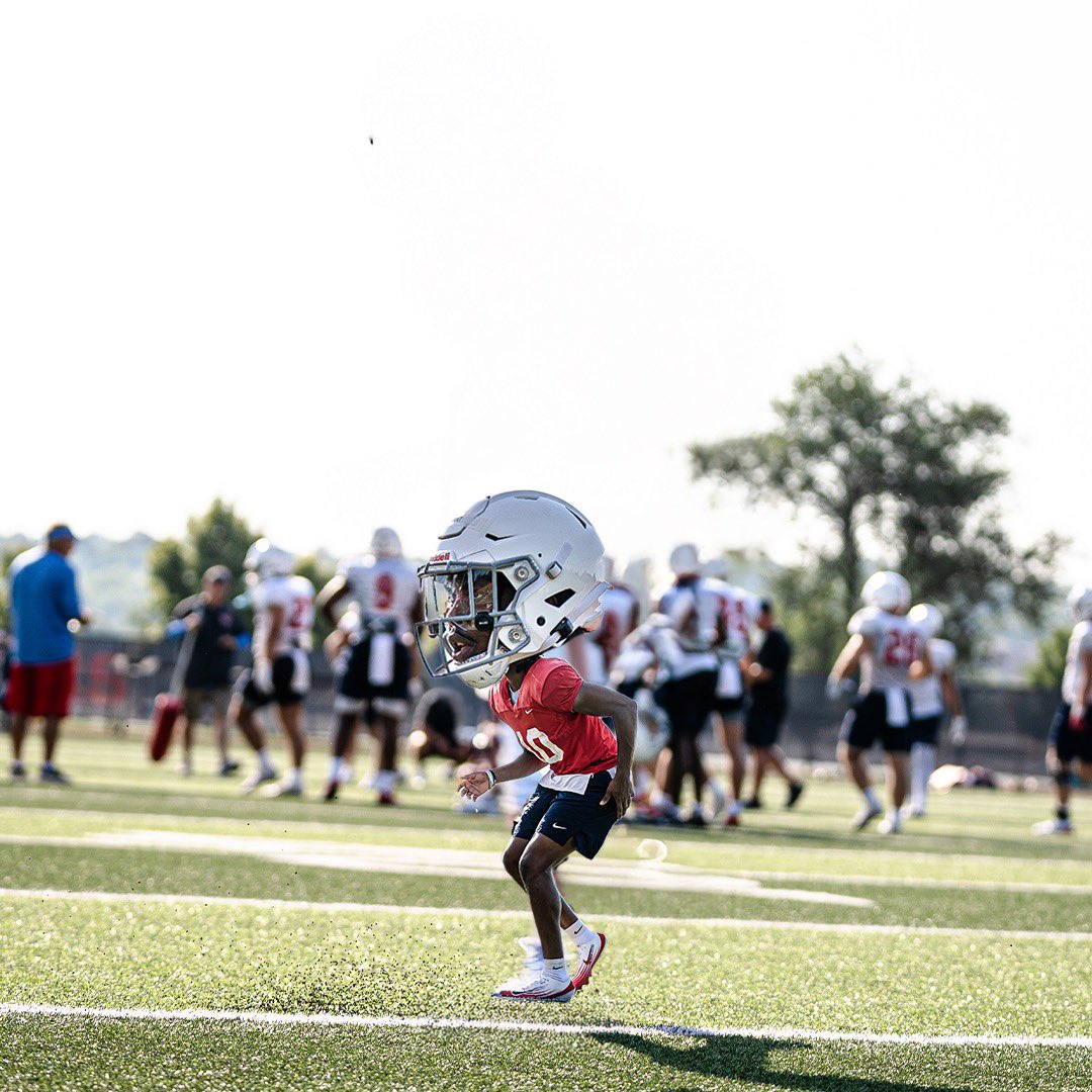 DaytonFootball's tweet photo. 𝐵𝐼𝐺 things coming this season🤫 

#FlyerFootball // #GoFlyers https://t.co/lbMFYb0OQt