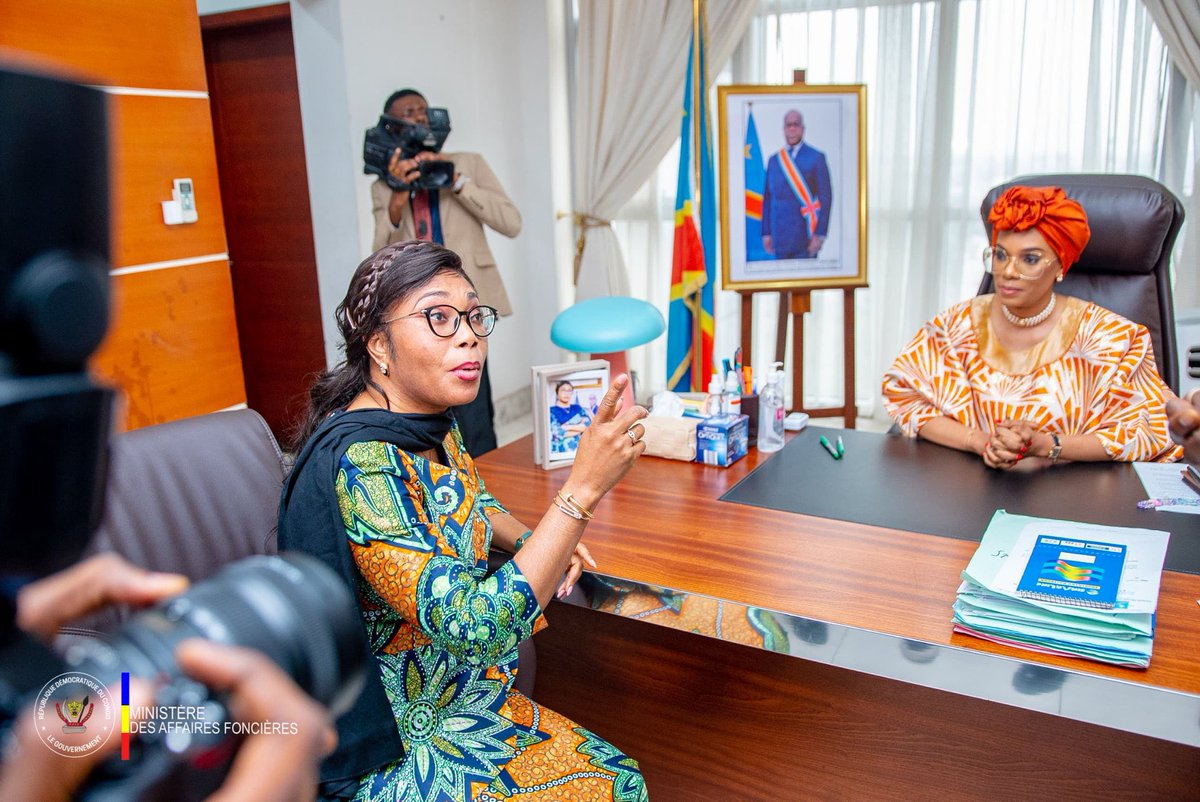 Dkm12450978's tweet image. #RDC: #AFFAIRES #FONCIÈRES.  

La cérémonie de remise et reprise a eu lieu ce mardi 12 août 2025 entre la Ministre sortant Acacia Bandubola Mbongo et la Ministre entrant O'Neige N'sele en présence du secrétaire général ai aux affaires foncières.