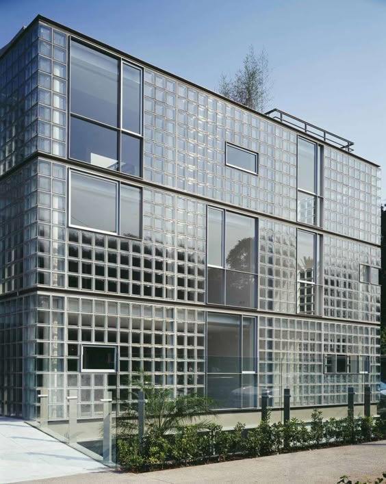 luusssso's tweet photo. We need a return to glass block architecture https://t.co/tDMBiYh0Iv
