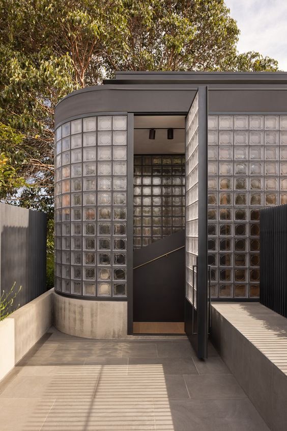 luusssso's tweet photo. We need a return to glass block architecture https://t.co/tDMBiYh0Iv