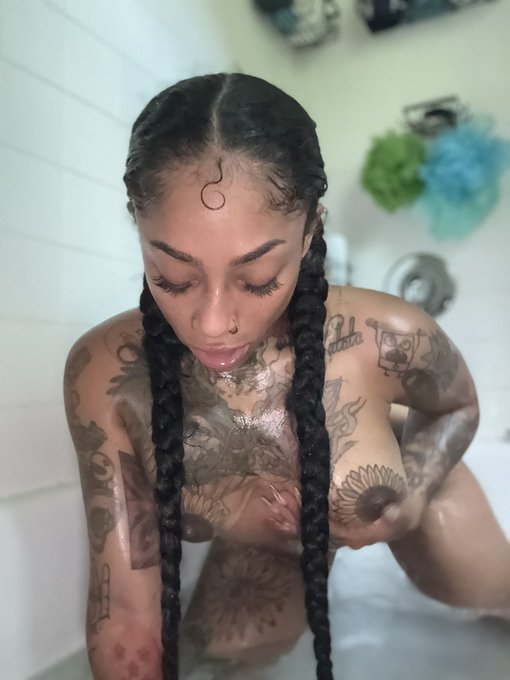 Watch Ish's leaked NSFW photo on TwXstars