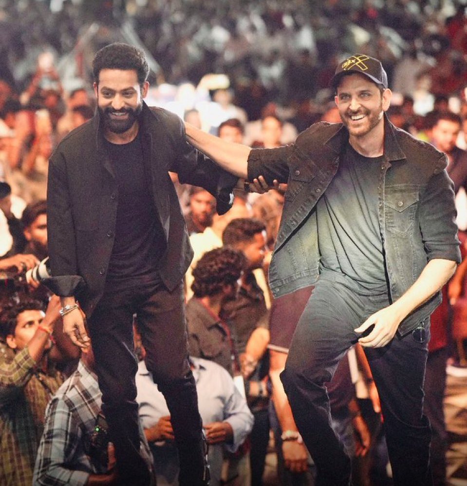 charann999's tweet photo. #War2 AP &amp; TG advance bookings are insanely high hour by hour, despite bookings opened late night!! Pure #NTR Mass power 🔥@tarak9999 #NTRvsHrithik #War2Celebrations #WAR2OnAug14th #WAR2europhia https://t.co/c1TyhqzcTJ