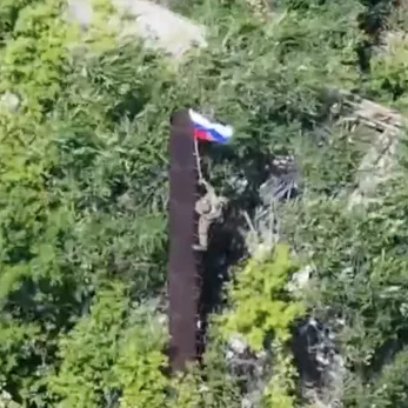 Russia breaks through Ukrainian frontline...