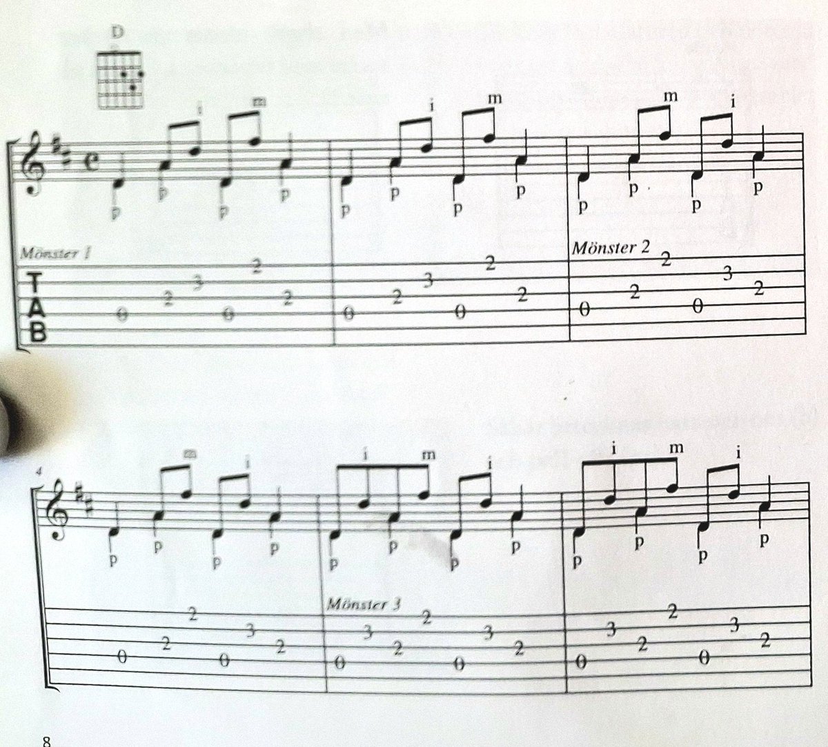 kungrobbo's tweet photo. This is great, found yesreday in the library. Sweden has several 100 of years of 'small' songs, and often they use broken chords = italian arpeggios.
You can make surprisingly many different styles with it, even pop and rock use it.
Here only with the single chord D https://t.co/ciIk2XYox9