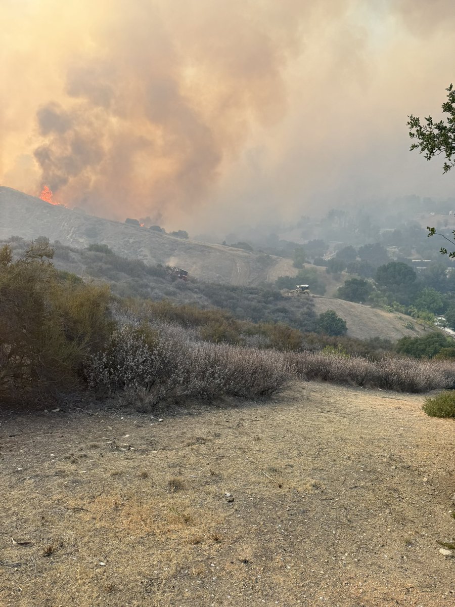 calfireSCU's tweet image. Last night, ST9166L returned from their out of county assignment. They were initially sent on a Southern Region Preposition &amp;amp; were reassigned to the #CanyonFire.

Check out these photos of our Bulldozers hard at work🚜🔥
#CALFIRESCU #Bulldozer #LACoFD #VCFD
@LACOFD @VCFD