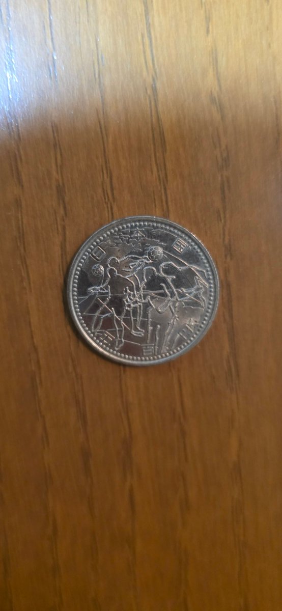 さっきさぁ、ジュース買いに自販機行ったらこんな500円玉がでてきたんやが。
みたことない