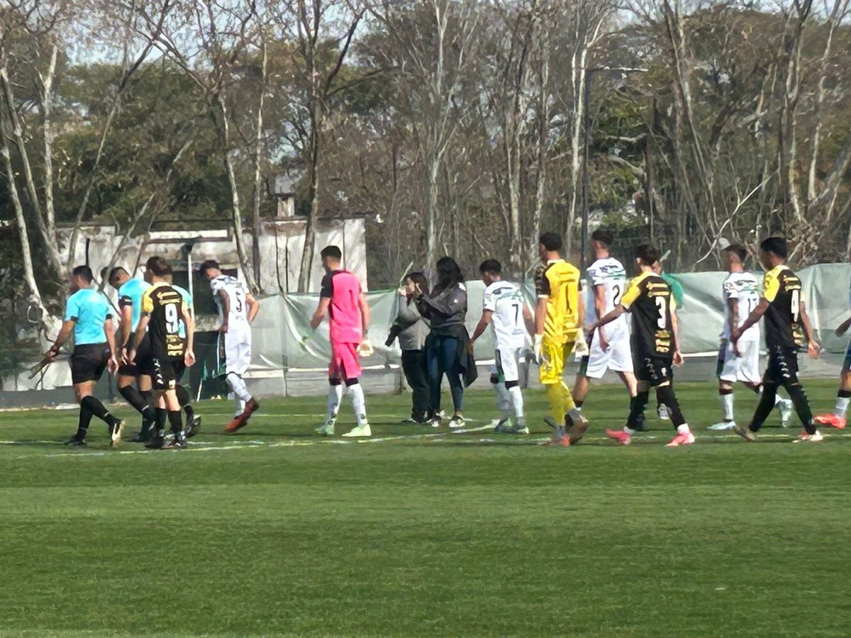 #Tercera1raN
¡Final del primer tiempo!

Nueva Chicago 0-0 Almirante Brown