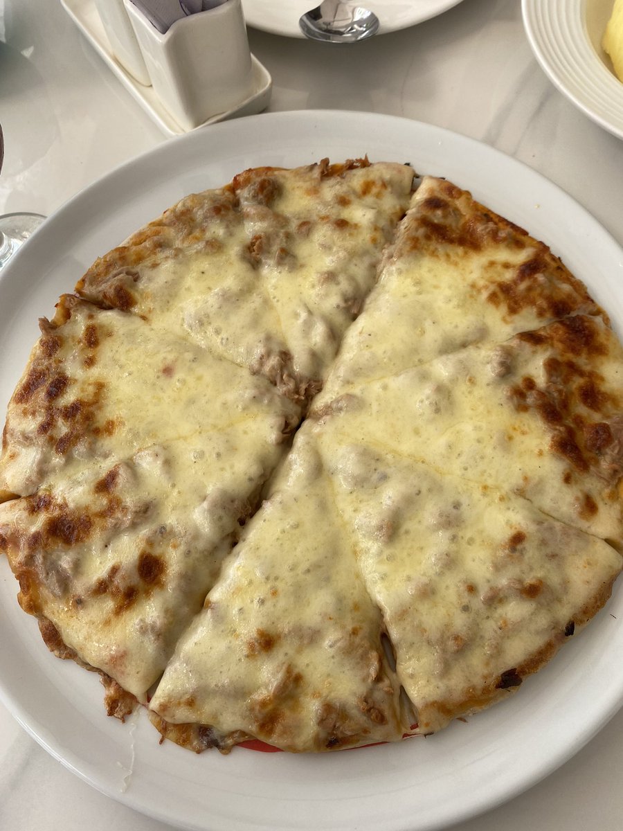 salwa_said__'s tweet image. The cheesiest cheese to ever cheese😂still dreaming of this pizza ft a cute quaint little restaurant