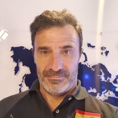 ERequiparacion's tweet photo. @PerdigueroASP desde 
🟩🟦@ERequiparacion y su Junta Directiva y todos los compañeros porque en el barco de la lucha estamos todos, te mandamos toda nuestra fuerza, ánimo, coraje y cariño 😘💙💚💪.

Nunca dejes de Luchar, #NUNCA eres un ejemplo de superación y a los que te critican, ni caso bien haces disfrutando de unos buenos espetos con tu hija. 🐟🌊☀️

La vida es muy bonita y a la vez corta, hay que ser felices y disfrutarla y no dejar que te pongan triste, así que esa filosofía que siempre ejerces y eres ejemplo día a día, como dicen....; 
A mal tiempo, buena cara SIEMPRE.

👊🇪🇸👮💙