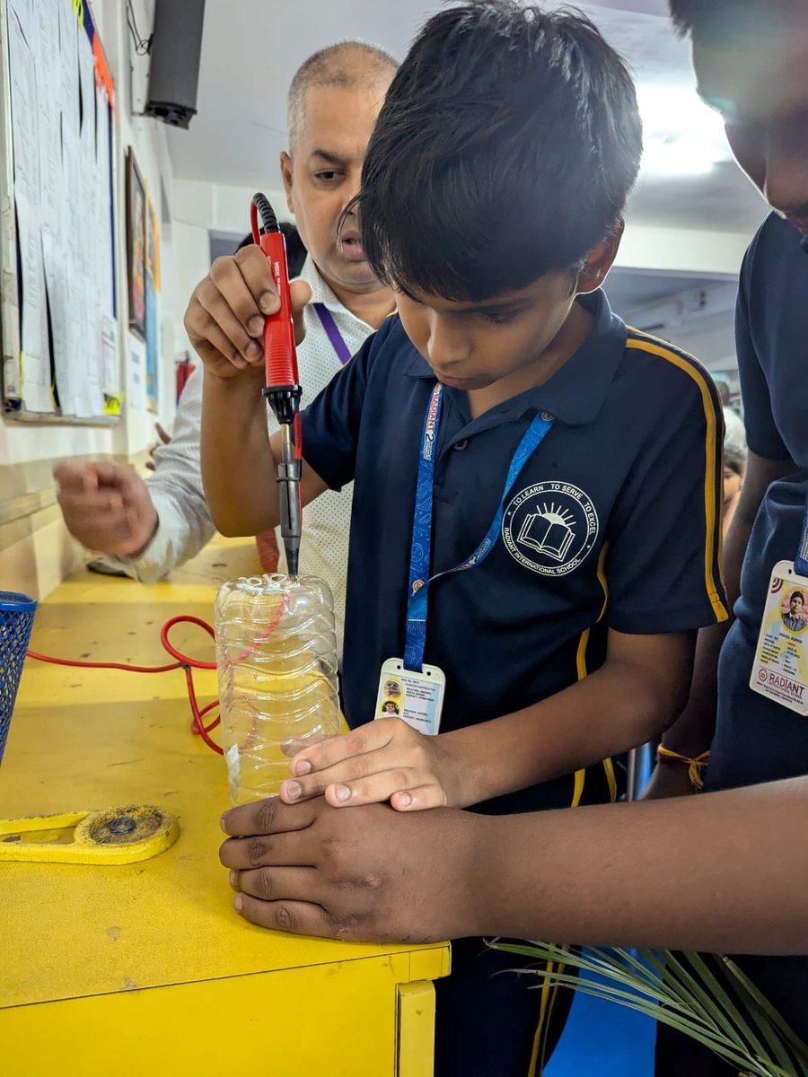 atl_radiant's tweet photo. @AIMtoInnovate @ATLindirapuram 

The Mega Tinkering Day was a resounding success, fostering collaboration and innovation among learners from different backgrounds.
Learners from our school and NGO Rainbow homes celebrated Mega Tinkering Day where over 10000+ schools participated. https://t.co/kjhSA4OaUb