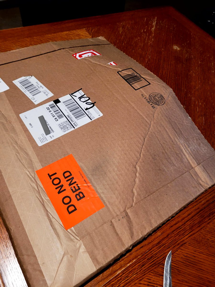_irmacchi's tweet photo. How does @WWEShop x @Fabletics think that is okay to send an autograph with just a plastic and carboard with a “do not bend” label and hope for it to arrive safely and also how does @UPS not know how to read labels and bend it anyways? i wanted to surprise my bf with @CMPunk ’s + https://t.co/35jepn8YIf