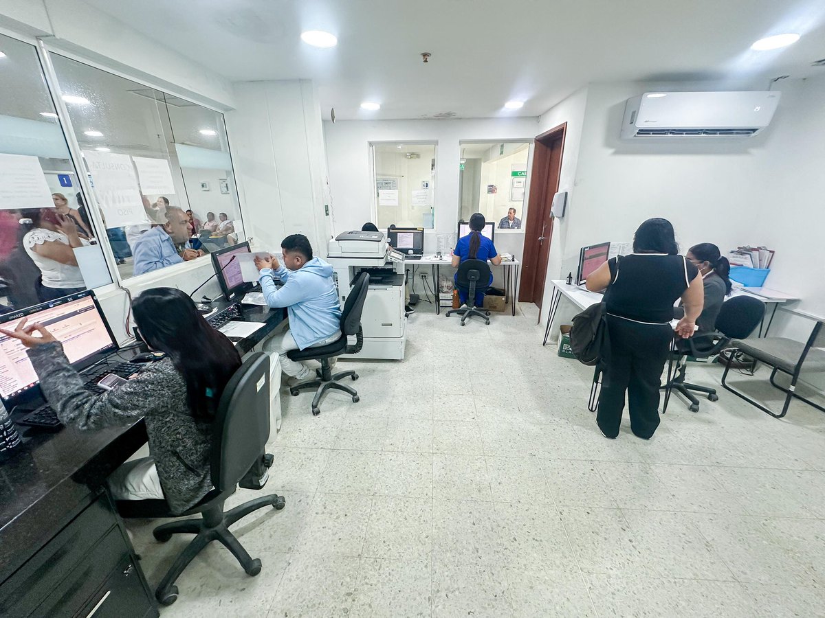 En el HRMM felicitamos a las áreas de facturación de consulta externa, citas y autogestión por decirle no al icopor y el plástico de un solo uso; con sus acciones no solo salvan vidas,también al planeta. 
<a href="/giovannyrubiano/">Giovanny Rubiano MD</a> <a href="/Supersalud/">Supersalud</a> <a href="/infopresidencia/">Presidencia Colombia 🇨🇴</a> <a href="/MinSaludCol/">MinSalud Colombia 🇨🇴</a> <a href="/LuisTorreSalud/">Luis Torres Castro - .</a>