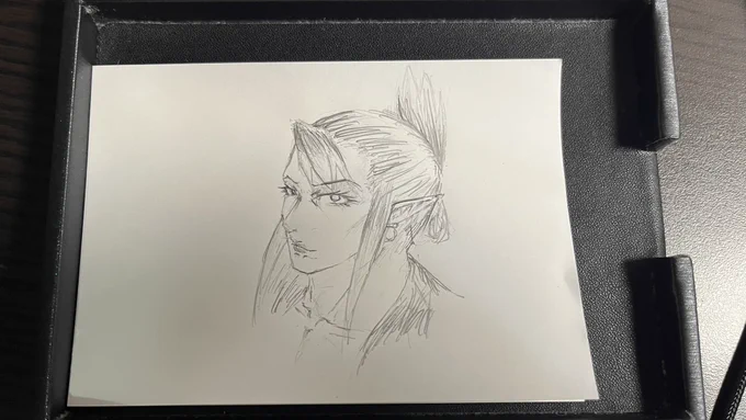落ち着いた時間あるし久々に絵描いてる 