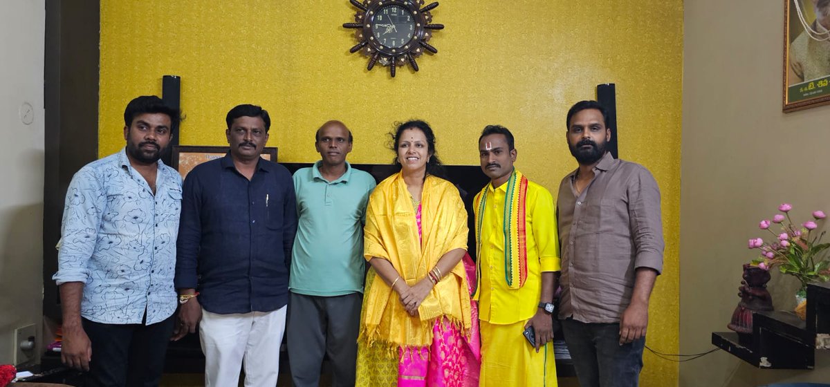royaldurga's tweet photo. ఆంధ్రప్రదేశ్ రాష్ట్ర వీరశైవ లింగాయత, లింగబలిజ సంక్షేమ మరియు అభివృద్ధి సంఘం చైర్మన గా ఎన్నికైన – స్వప్న అక్క గారికి హృదయపూర్వక శుభాకాంక్షలు https://t.co/U65vSJw8v3