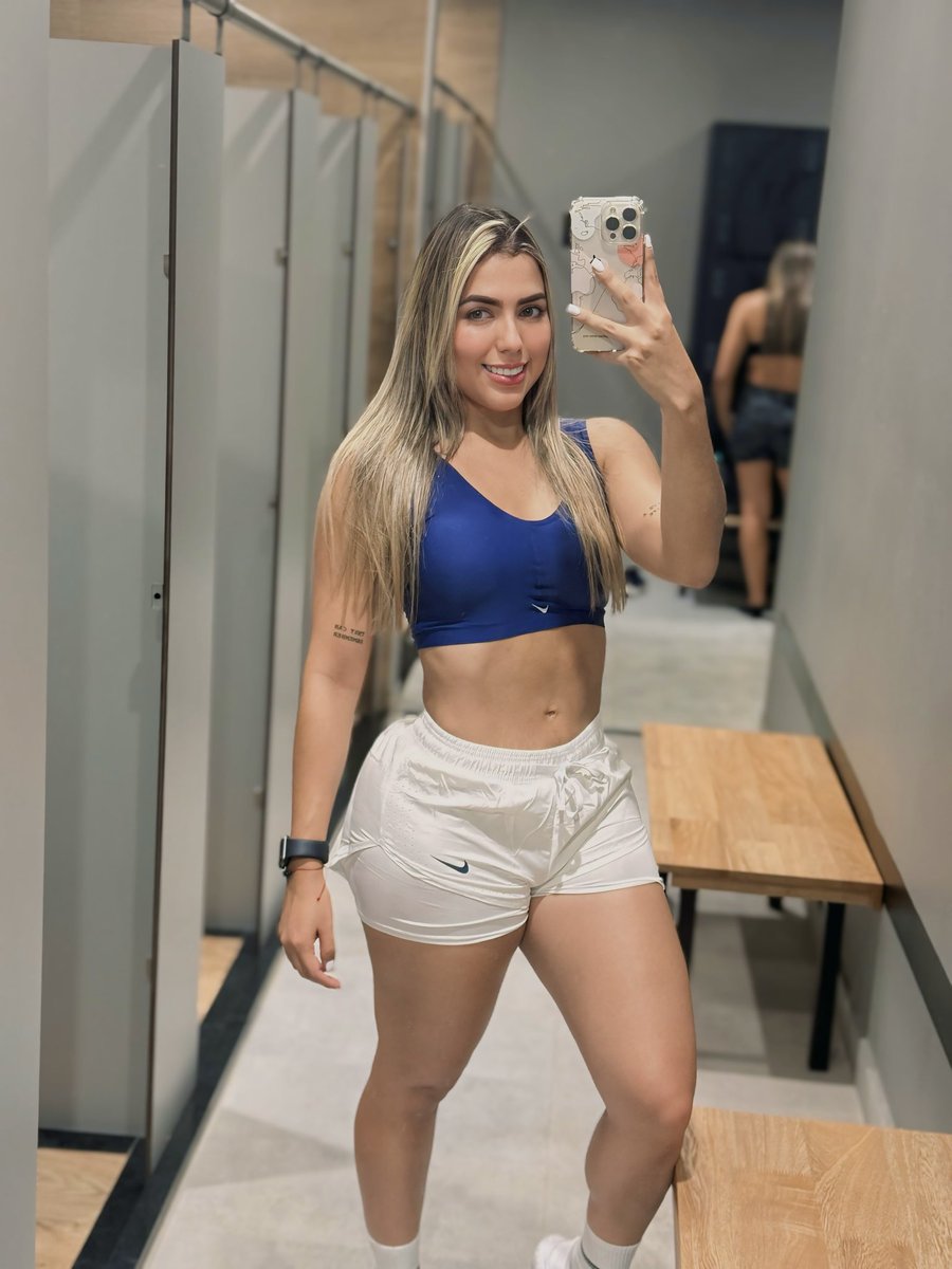 danielaqb2309's tweet photo. La foto para irnos viral https://t.co/xC3XnjiLfL