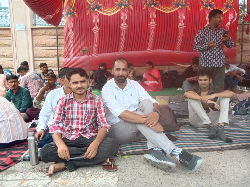 व्यक्तित्व को इतना विशाल बनाओ,,,,की कोई हमसे मिले तो नाम से ज्यादा व्यक्तित्व का सम्मान करें।
#लेवल2_नवचयनित_जिला_आवंटन_करो 
#विशाल_धरना_फ़ॉर_लेवल2 
<a href="/SKT_Chaudhary/">Shakti chaudhary Jaipur</a> 
<a href="/saten_08/">Satyendra</a>