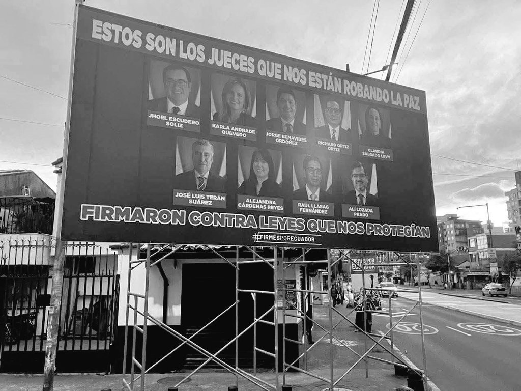 La independencia de funciones es elemental en democracia; así deben publicar a los que atentan contra la naturaleza, violadores, asesinos, narcotraficantes, narcopolíticos, a los corruptos, a los funcionarios que valiéndose de sus cargos ponen a sus familiares en cargos públicos.