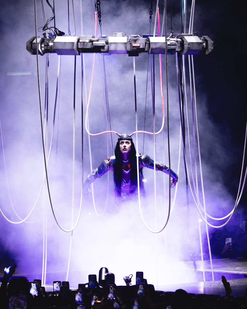 TheGarden's tweet photo. MSG DREAM @katyperry 💖♾️

📷: @pdbym / MSGE https://t.co/Oi3bu3PAtI