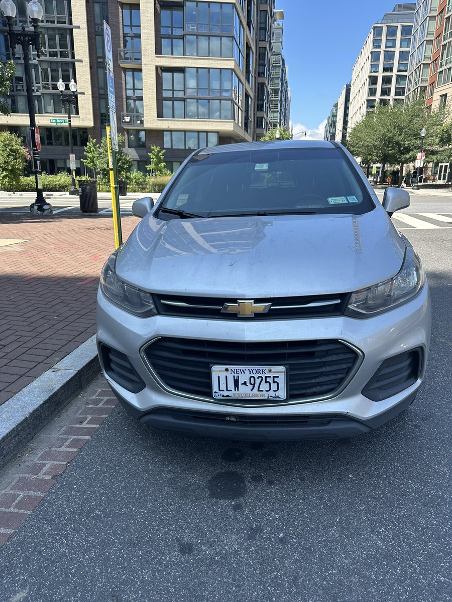 ArielleChapnick's tweet photo. @311DCgov This car is illegally parked in a handicapped space in front of 1000 New Jersey Ave SE. I informed the driver that the car was parked illegally and they walked off. https://t.co/SNj34SwkLu