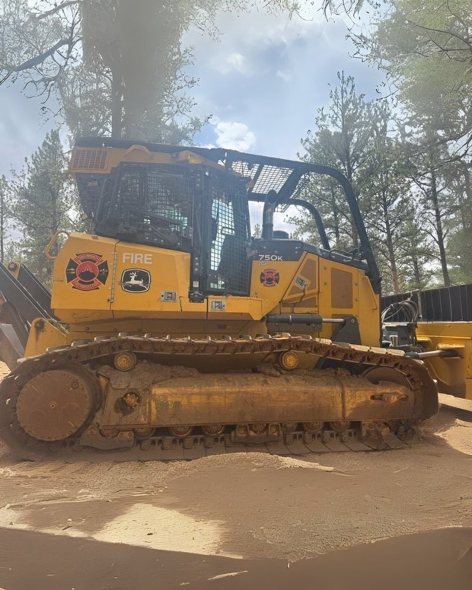 Check out this 𝟐𝟎𝟏𝟗 𝐃𝐄𝐄𝐑𝐄 𝟕𝟓𝟎𝐊 𝐋𝐆𝐏 for sale right now on #ForestryTrader

🕟2946 Hours
➡️Multi Shank Ripper
✅Ready To Work

To learn more about this crawler dozer go to ow.ly/hb1r50WCVA5

#UsedEquipmentSale #CrawlerDozers #Forestry