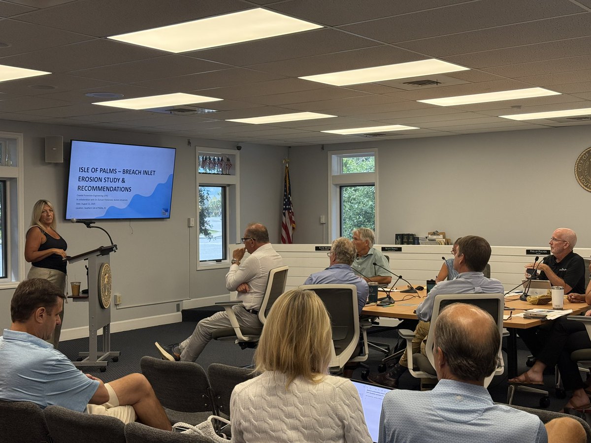 hannahbakertv's tweet photo. TONIGHT: Residents and city leaders of Isle Of Palms met today to discuss the future of Breach Inlet, after its accelerated loss of dunes systems and increased home exposure, due to erosion. Tune in at 4 5 and 6. #CountOn2 #BreachInlet #IsleOfPalms https://t.co/gTInnoAIK3