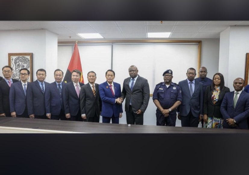 Quando perguntam se Angola é um país desorganizado … 

Posso claramente usar essa fotografia…. 🤔