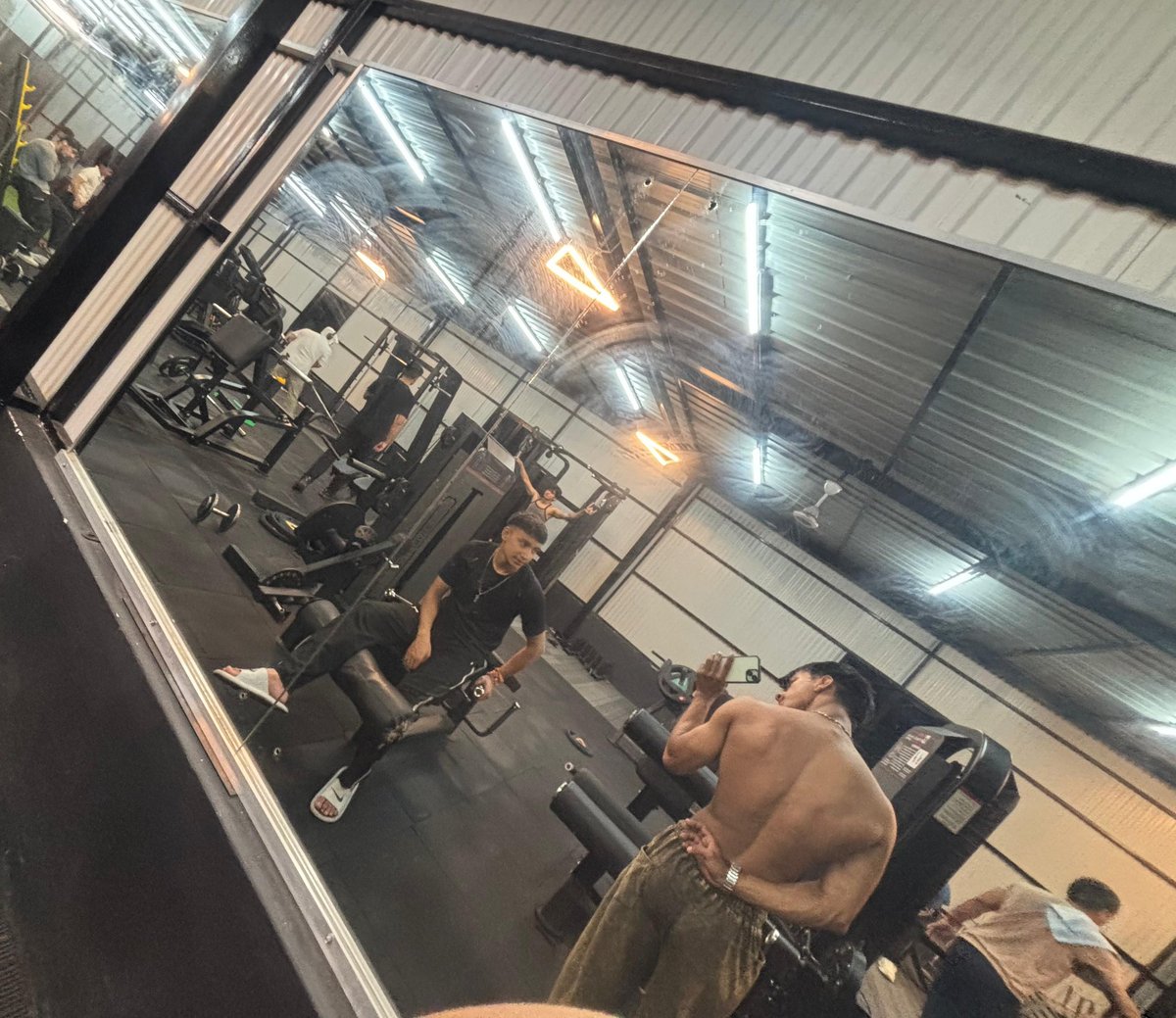 saurvibes's tweet image. Back day