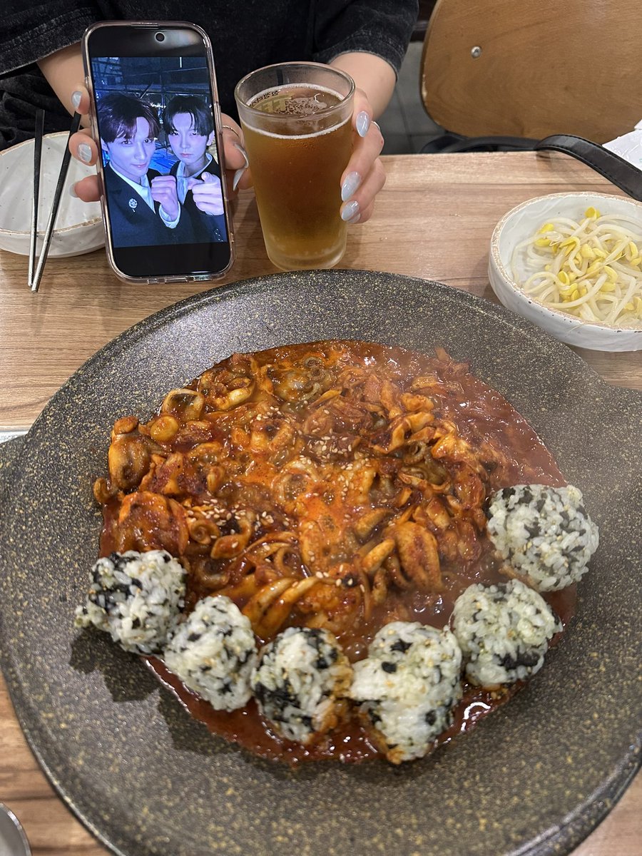 tpwjddmsgns's tweet photo. 앰퍼샌드원 첫 만남 너무 좋았다고 앙앙🩵 https://t.co/k5spfVC4Aj