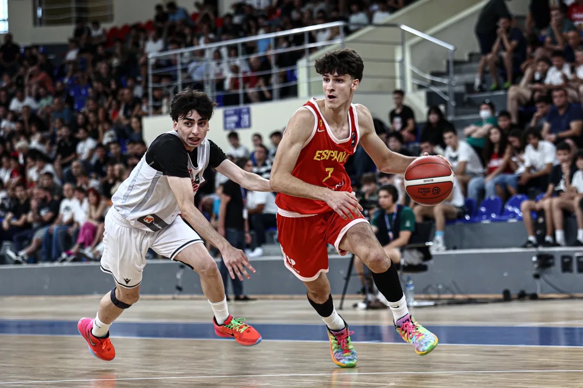 Marco_zuccotti's tweet photo. 📍 Diego Ferreras (2009) 🇪🇸

The first time I watched this kid play was last year in Varese during the Torneo dell’Amicizia, and I was immediately impressed by the quality of his plays.

His stats today vs 🇷🇴: 18 PTS, 4 REB, 5 AST in 20:33 min. https://t.co/wooSUcT7UT