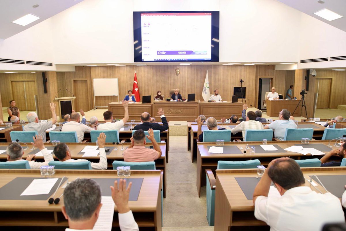 Değerli Hemşehrilerim,

İlçe belediye başkanlarımız ve meclis üyelerimizle birlikte gerçekleştirdiğimiz Ordu Büyükşehir Belediyesi Ağustos Ayı Olağan Meclis Toplantısı’nda; şehrimizin bugününü ve yarınını şekillendirecek projelerimizi paylaştık.

Bu vesileyle, siz kıymetli