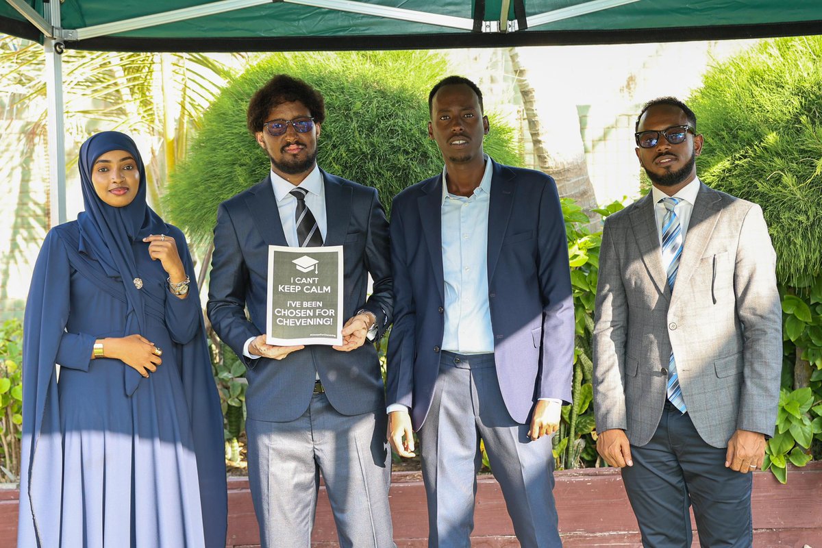 UKinSomalia's tweet photo. 🎓 Today we celebrated Somalia’s brightest at our #Chevening Engagement Event in Mogadishu.

Alongside our valued partners, we welcomed outgoing scholars, returning alumni, and launched the Chevening Alumni Association Somalia.

#GoFarGoTogether https://t.co/6Q1VPtT31i
