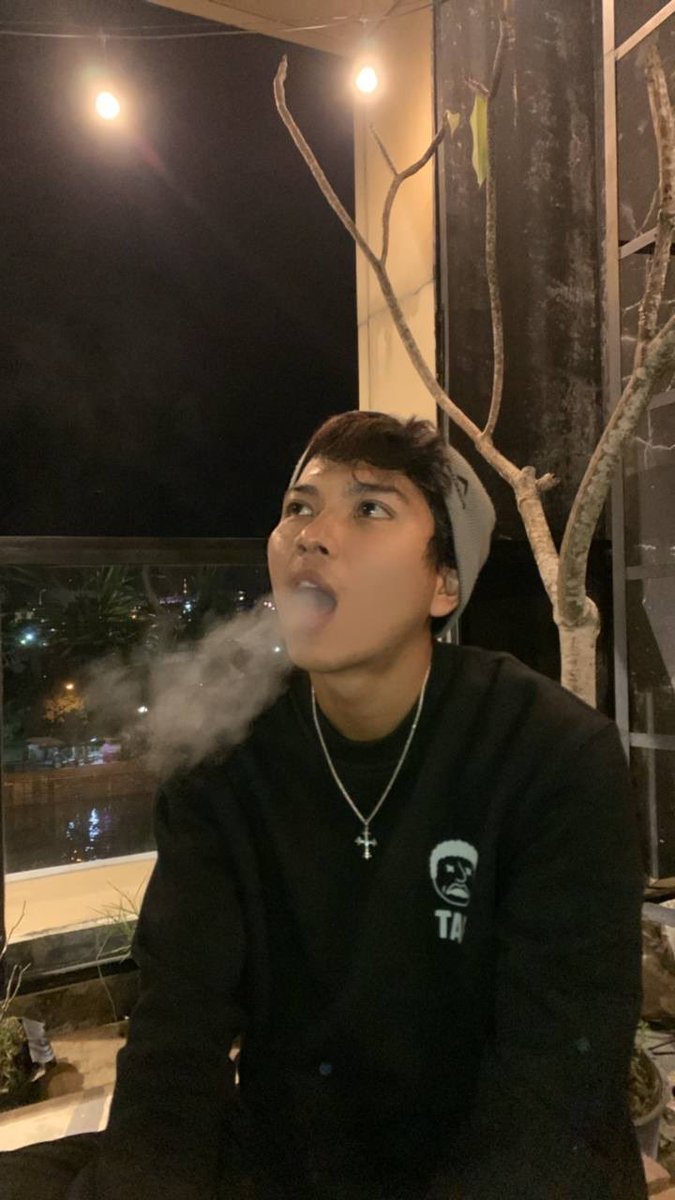 Wkwkwk bongkar bongkar foto. Basobok foto pas gilo 🤣