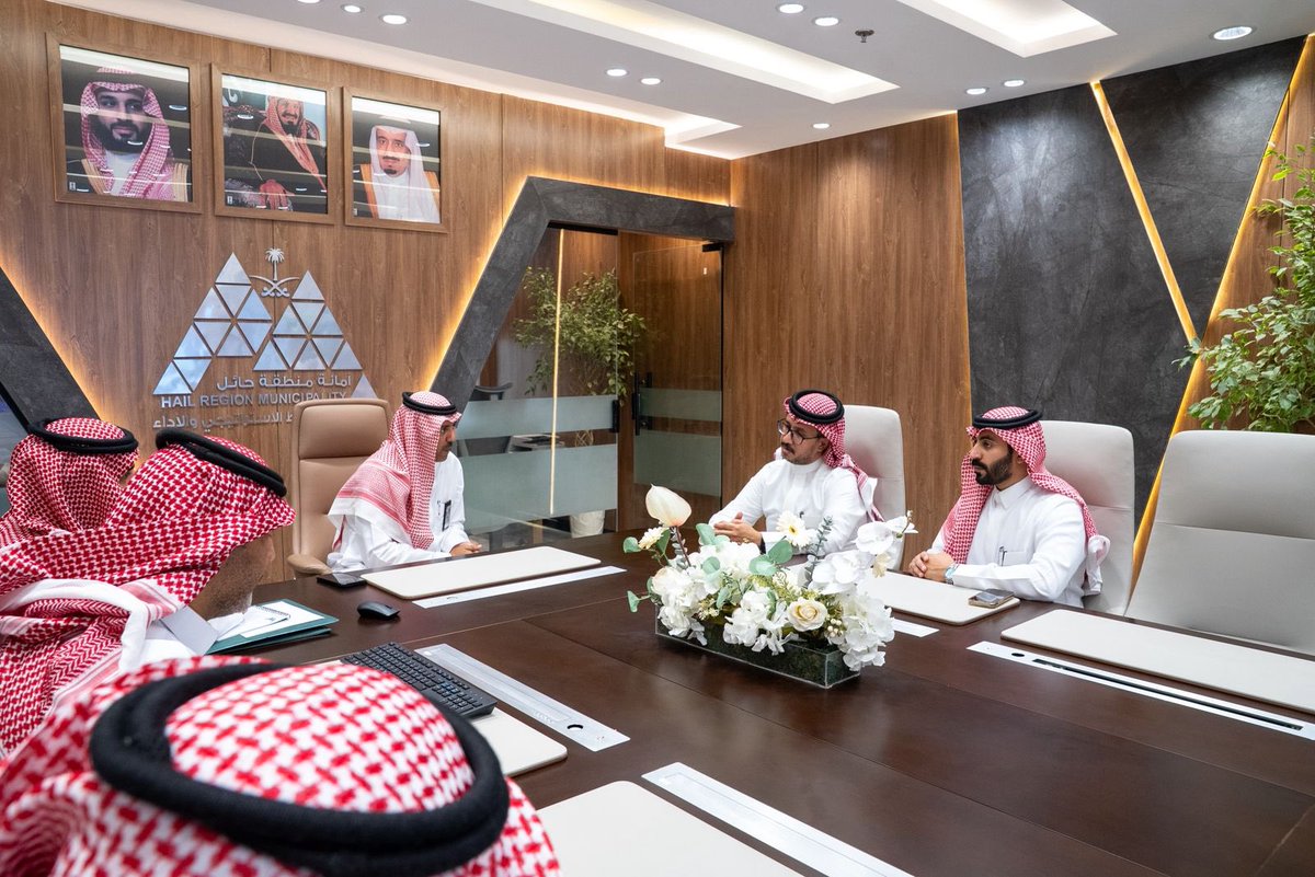 #زيارة 
زار مجلس الجمعيات الأهلية بمنطقة حائل
#أمانة_منطقة_حائل ممثله بسعادة م/ علي بن رجاء المرعشي مدير الإدارة العامة لتنمية القطاع الثالث والمشاركة المجتمعية وبحضور مدير إدارة المنظمات غير الربحية والتعاونية بالامانة، وجرى خلال اللقاء نقاش أوجه التعاون بين المجلس والأمانة وبحث