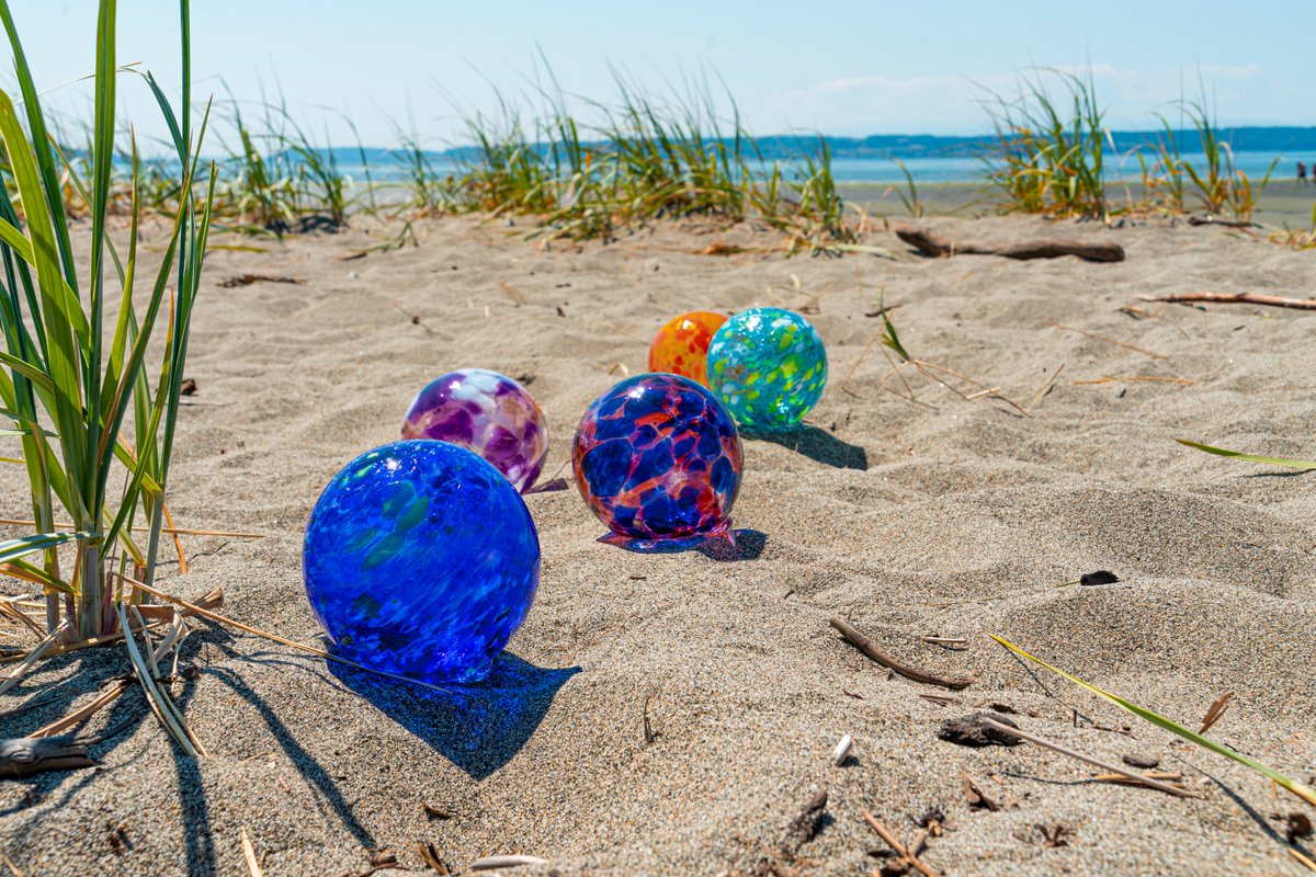 All the glass floats in the Port of Everett and Schack Art Center’s Float Find are beautiful – but which one of these is your favorite? These will be hiding out on Jetty Island this Friday!
More @ portofeverett.com/FloatFind