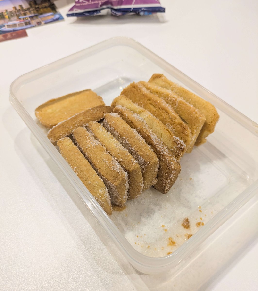 Today’s snack box took us to Canada! 🇨🇦

From iconic ‘All Dressed’ Ruffles &amp; tangy Sour Patch Kids to mysterious white Airheads and peach Fanta — plus homemade shortbread from Fi! Perfect break to recharge and share some laughs.

What’s your fave snack from across the pond?