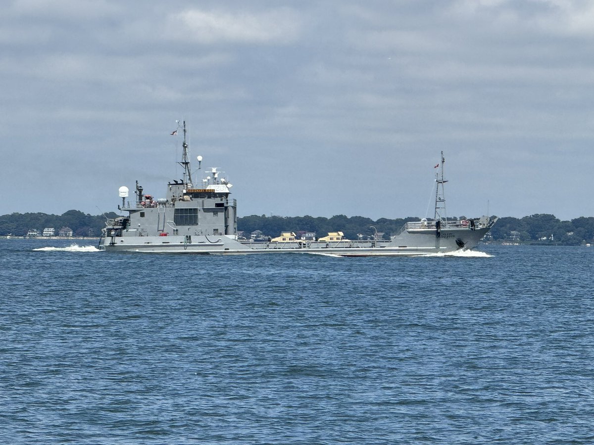 PrezRitsu's tweet photo. @WarshipCam USAV Missionary ridge outbound ! https://t.co/kqWimBo7MG
