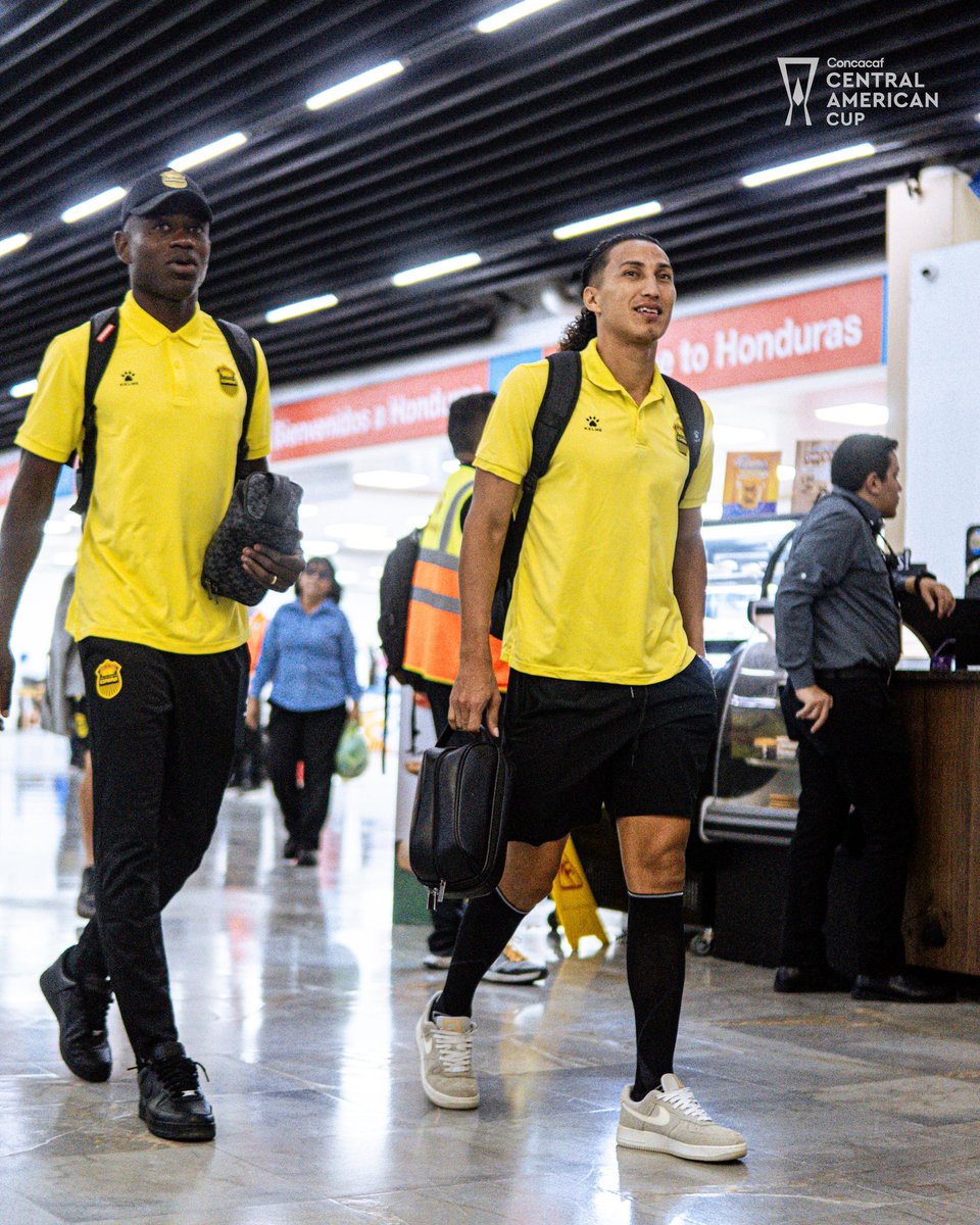 #Honduraspost Real España salió rumbo a Guatemala para enfrentar mañana al CSD Municipal por el grupo B por la Copa Centroamericana, los  aurinegros obligados a ganar para teber posibilidades de clasificarse a la siguiente fase deo torneo #dsh #vivimostupasion #Honduras504