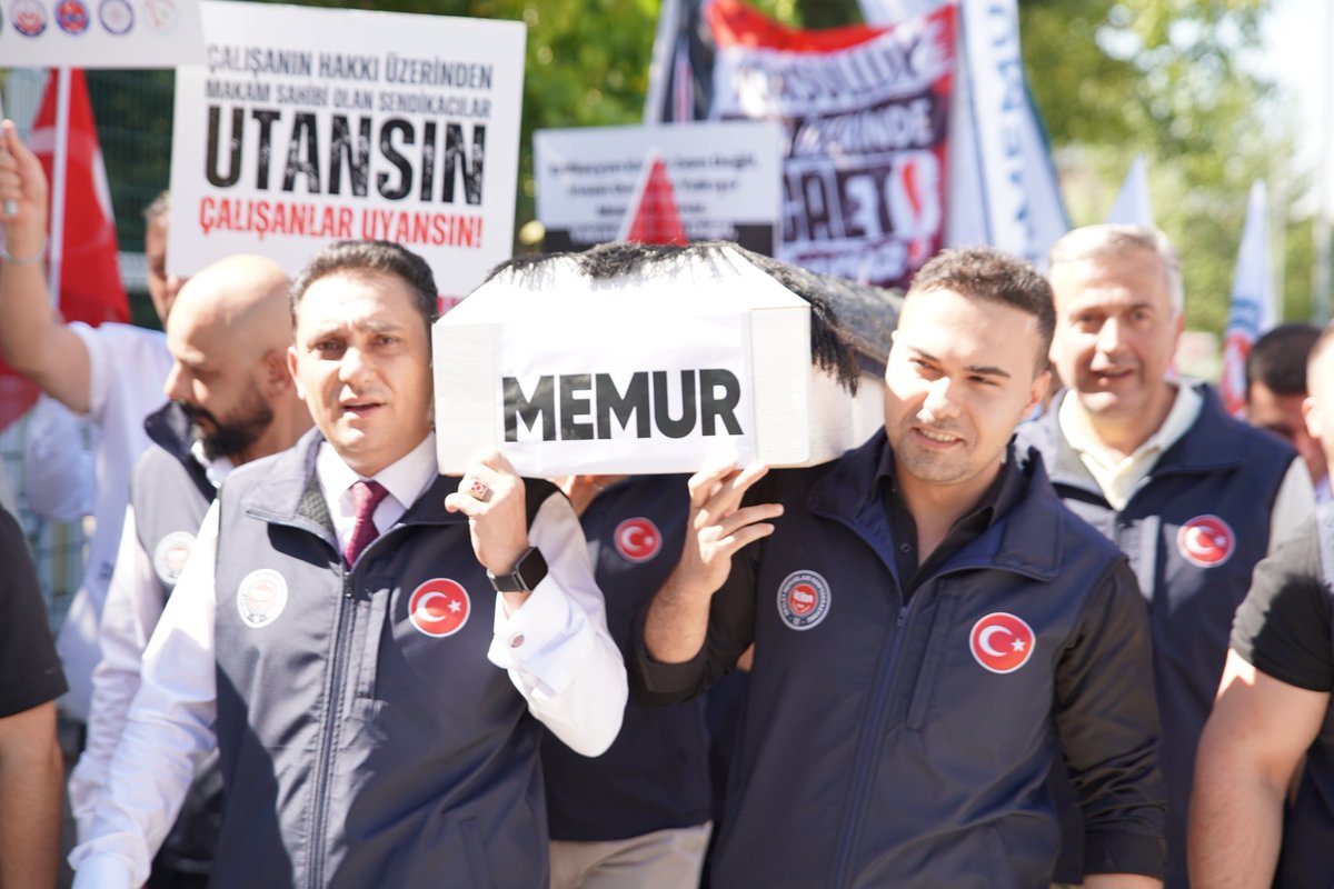 #ZAManımızKalmadı 16 yıldır memur ve emeklisine sıfır zam almayı başaran yetkili parti sendikalarının sayesinde memur ve emekli her gün ölüyor.