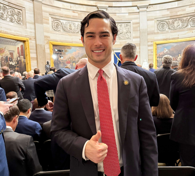 tradewithpelosi's tweet image. Just in 🚨: Rep. Brandon Gill filed that he bought $100K of $IBIT Bitcoin Trust on 7/17

Turns out that on the SAME day of his buy, a landmark stablecoin bill passed through the House (GENIUS Act)

And who do you think voted "yes" to pass it?

I think you already know the answer…