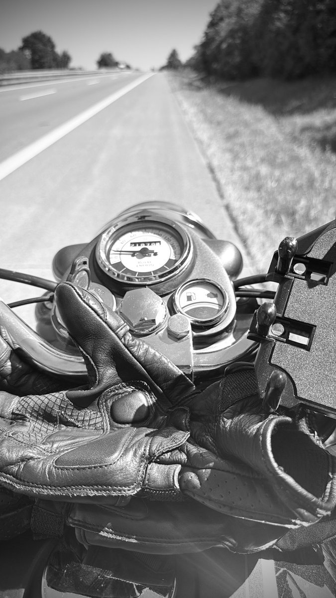 V celém Maďarsku jsem při svém putování NIKDE nezahlédl vyvěšenou vlajku cizího státu. Jen jejich 🇭🇺🙏👍