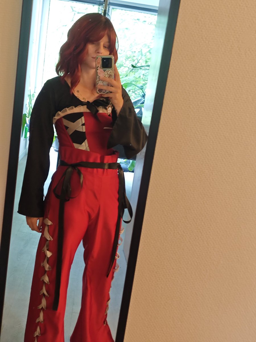 ladyphoenixslyt's tweet photo. I got to Cosplay one of my favourite Characters from Nier. May I present to you Devola one of the beautiful redhead twins😍😍
#nierreplicant #devolaandpopola #devolacosplay #nier #nierreplicantcosplay #squareenix #devola #niercosplay #cosplay https://t.co/zPy17vm79h