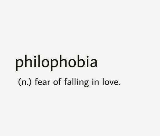 Dili dilberden anınçün sakınır endîşe
Gam-ı aşkı bilir ol âfet-i cânım çekemez