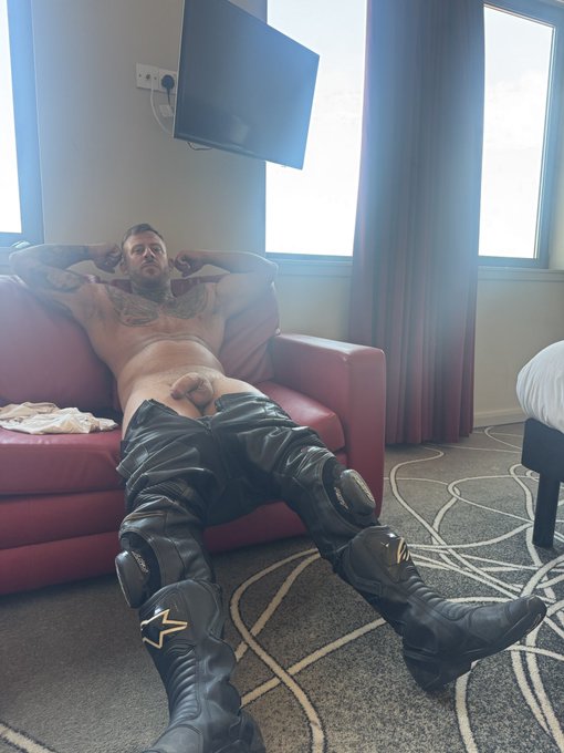 Watch BigLiamXXX's leaked NSFW photo on TwXstars