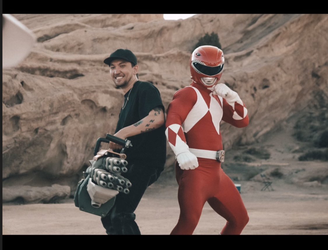 Another awesome shot of Director <a href="/mikediva/">◢ M i k e D i v a ◣</a> and the Red Ranger on set of the #PowerRangers x <a href="/Fortnite/">Fortnite</a> trailer!