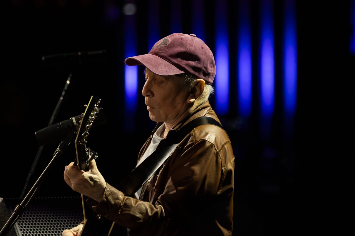 PaulSimonMusic's tweet photo. What a way to wrap up the #AQuietCelebration tour... Thank you Seattle and @McCawHall for having us!

📷: Jake Edwards https://t.co/ET6dv6apaq
