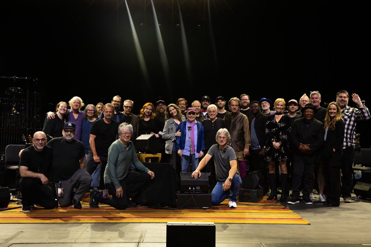 PaulSimonMusic's tweet photo. What a way to wrap up the #AQuietCelebration tour... Thank you Seattle and @McCawHall for having us!

📷: Jake Edwards https://t.co/ET6dv6apaq