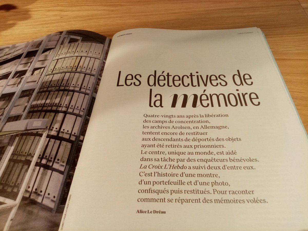 Présentoir de livres tweet media