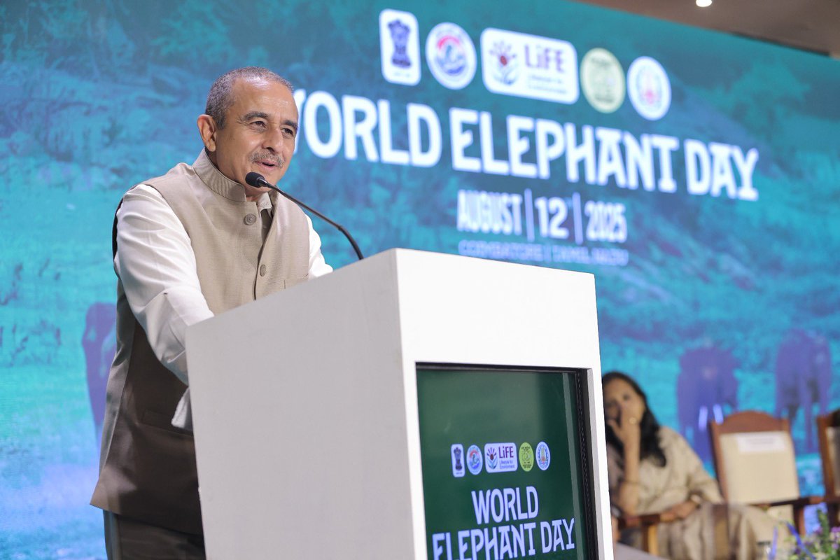 KVSinghMPGonda's tweet image. Spoke at the national celebrations of #WorldElephantDay2025 in Coimbatore, Tamil Nadu. 
It was an honour to felicitate our frontline heroes with the #GajGaurav Awards and launch awareness campaigns involving 15 lakh students from over 5,000 schools.

India, home to approx. 60% of…